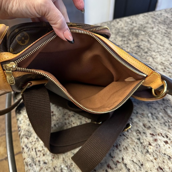 LV bosphere backpack - Picture 8 of 15